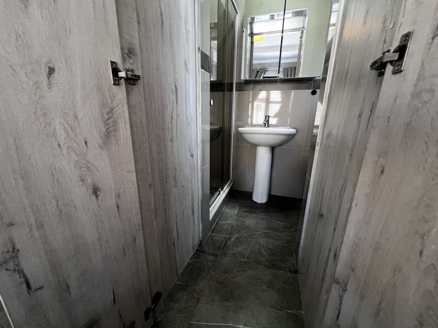 To Let 5 Bedroom Property for Rent in Parklands North Western Cape
